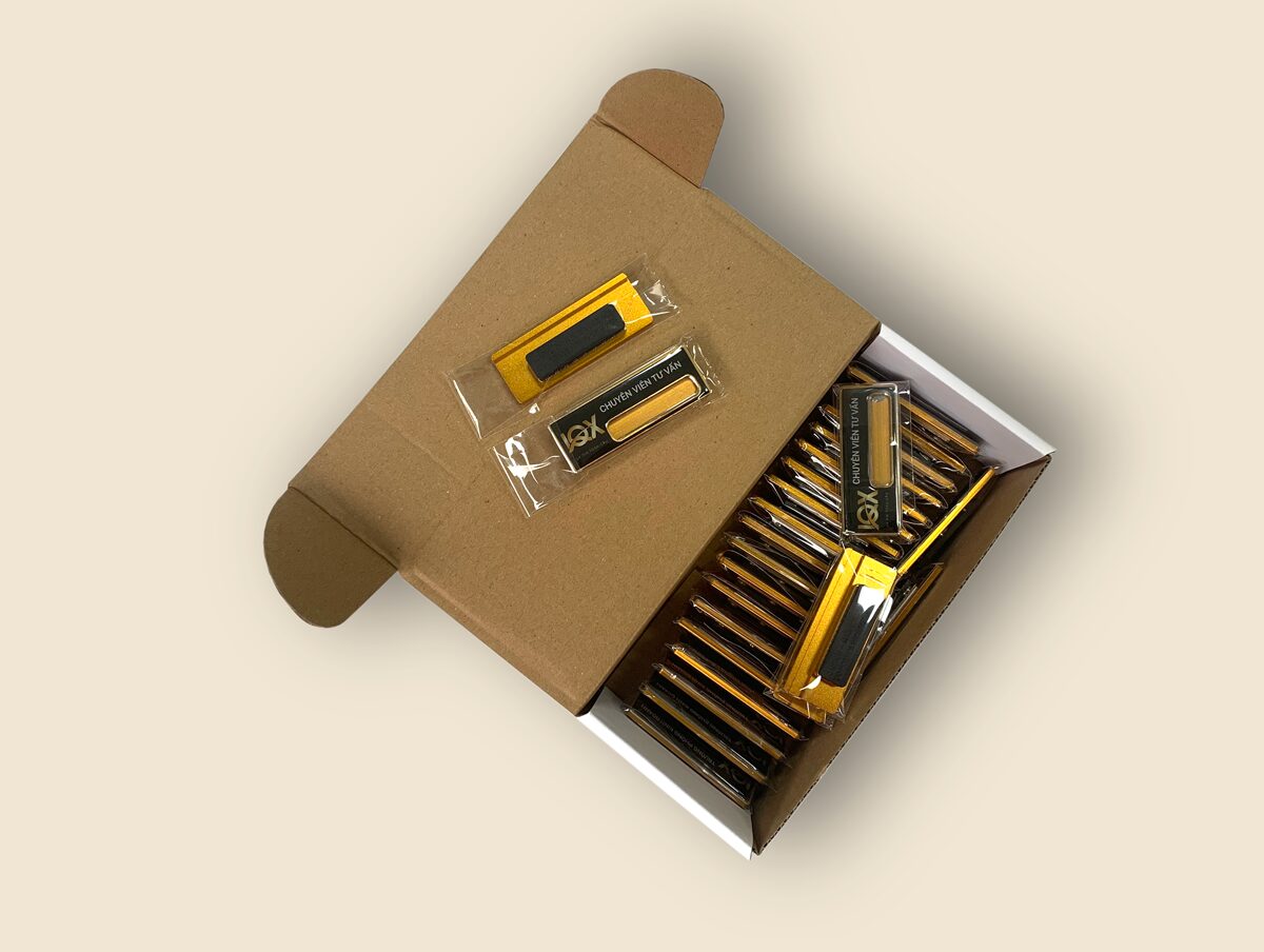 In thẻ tên cài áo nhân viên