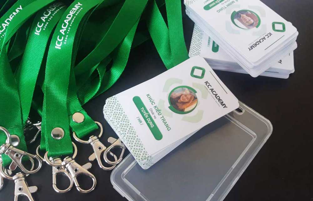 In thẻ nhân viên và dây đeo thẻ